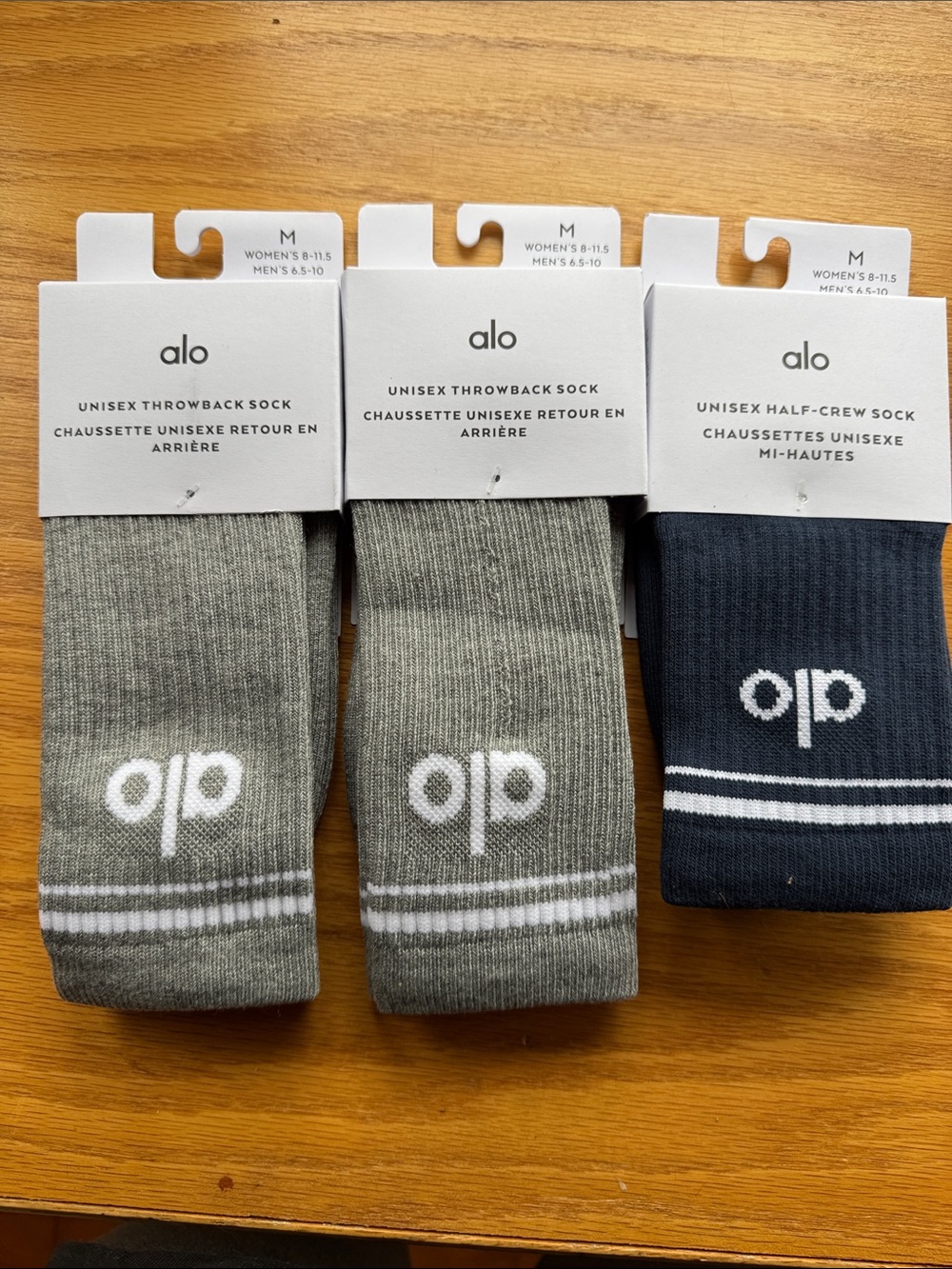 ALO Yoga Men's Unisex Throwback & Half-Crew Socks - Gray & Navy